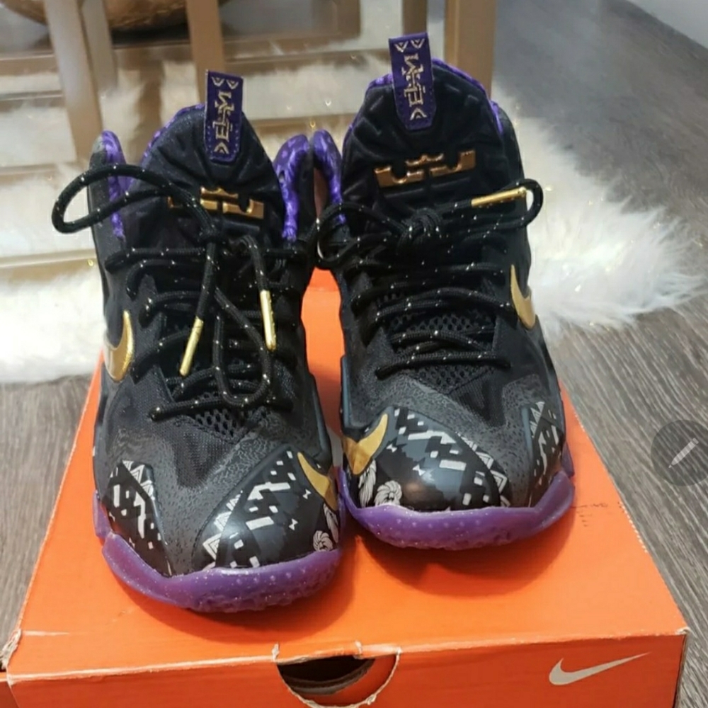 LeBron XI sneakers